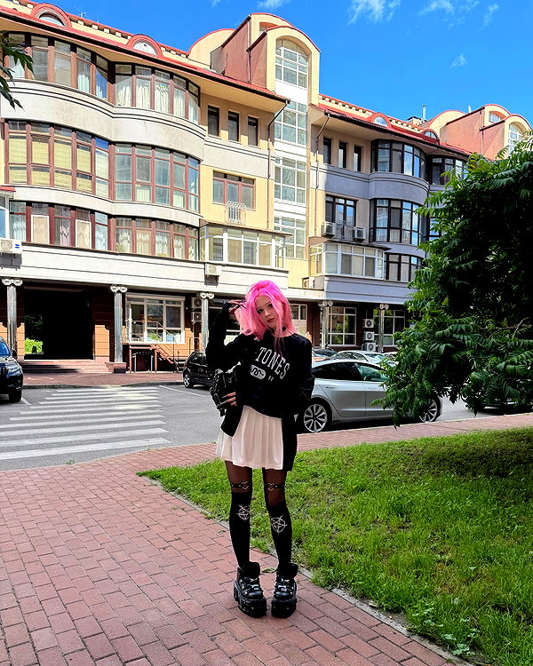tiny.eviluv instagram image archive image