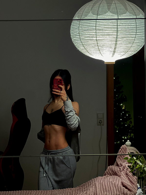cata.leyah instagram image archive image