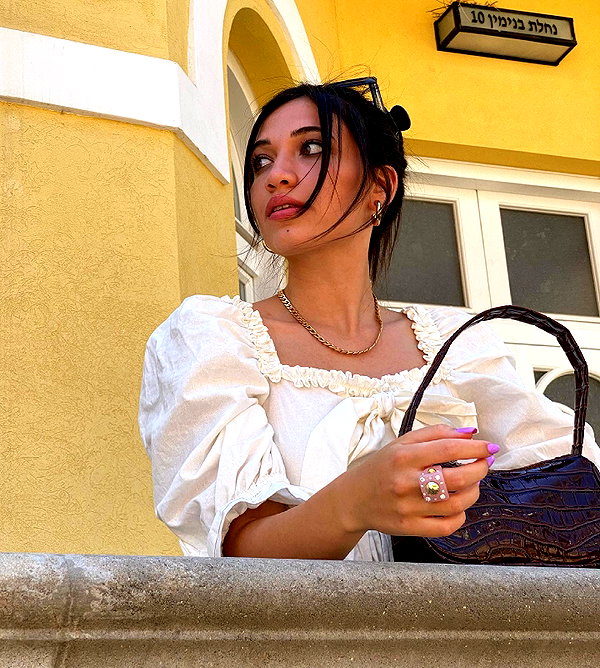 romi_henenson instagram image archive image