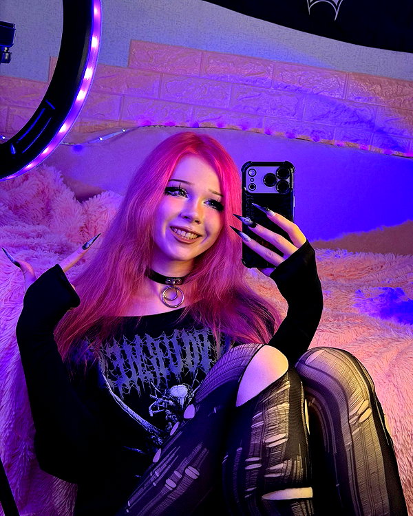 tiny.eviluv instagram image archive image