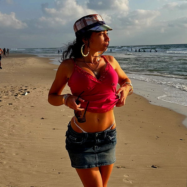 romi_henenson instagram image archive image