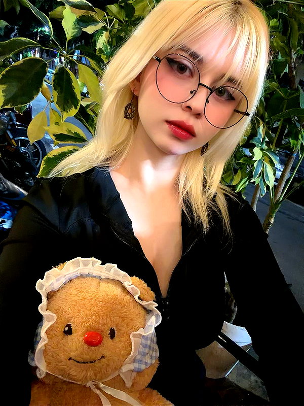 luly1980s instagram image archive image