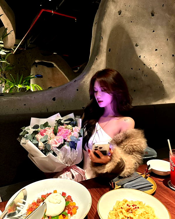 lyhythuedoxinh instagram image archive image