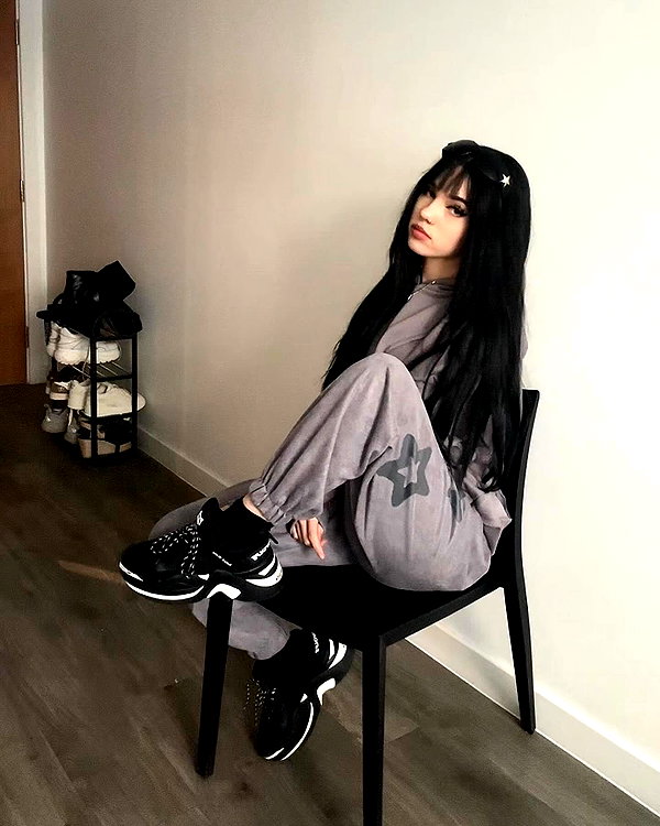 _roniira instagram image archive image