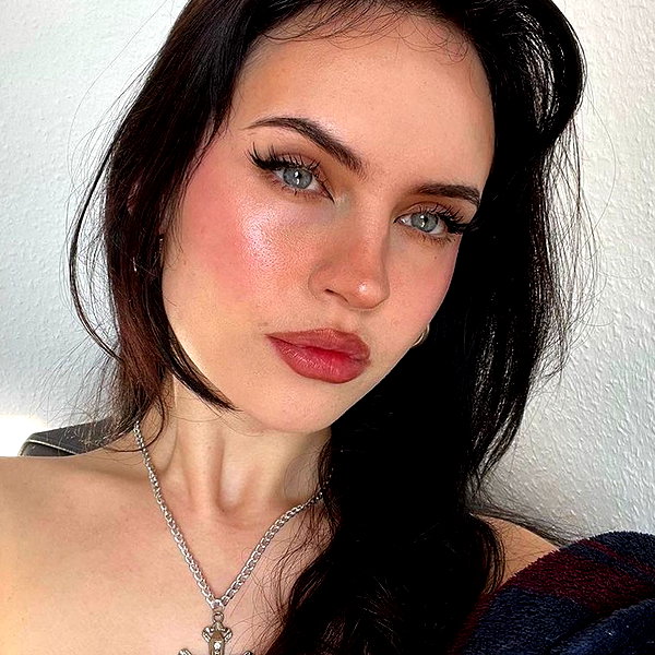 baddiesessence instagram image archive image