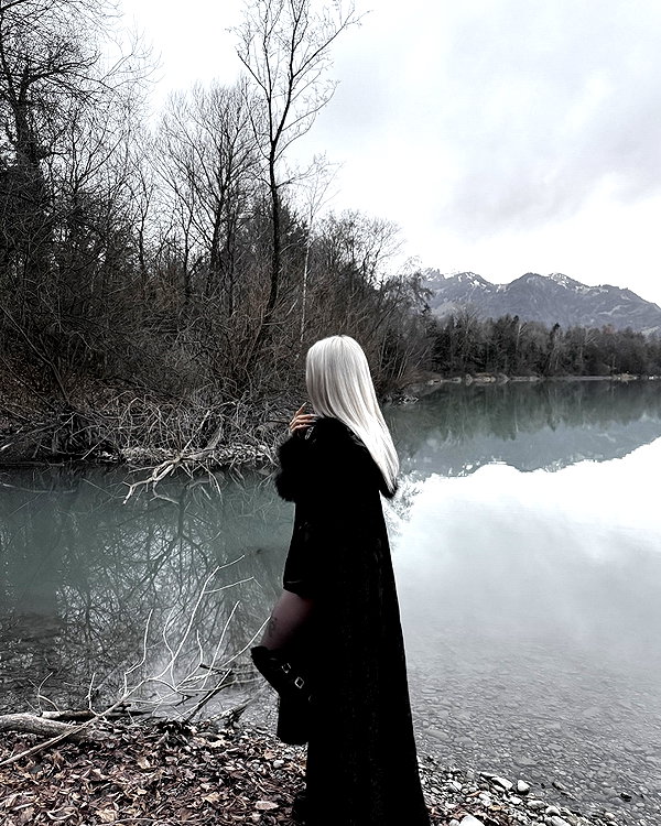 _lia.moon archive image