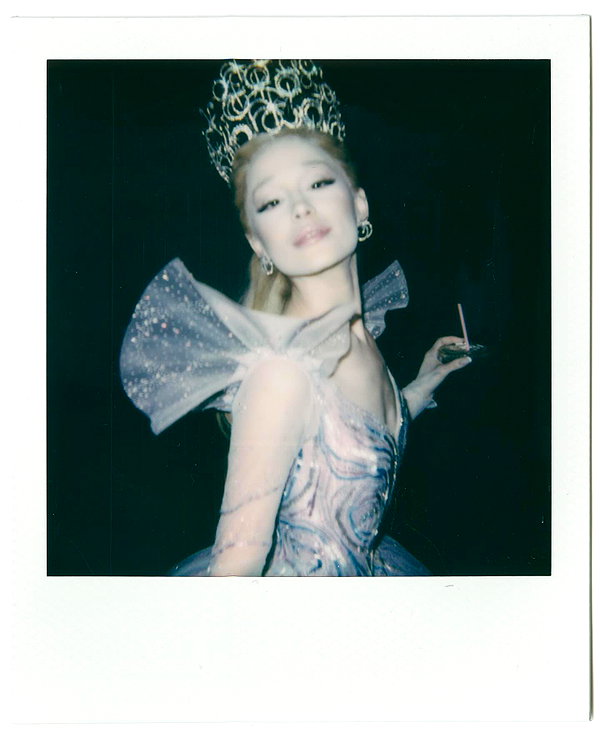 arianagrande instagram image archive image