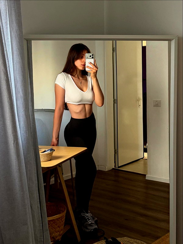 lia_ey99 instagram image archive image
