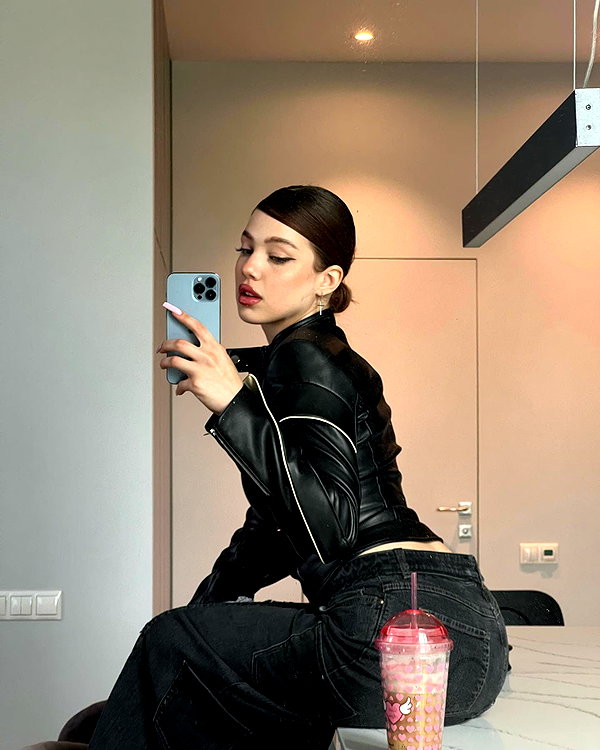 anna.utka22 instagram image archive image