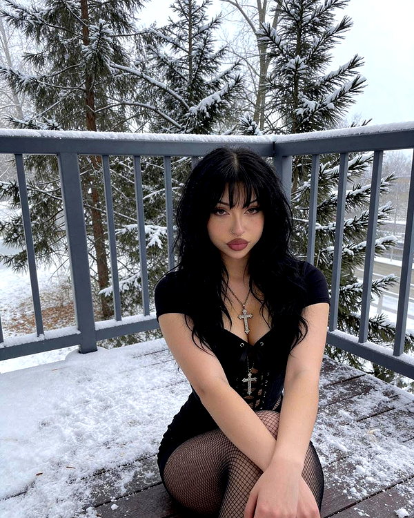 minavelez_ instagram image archive image
