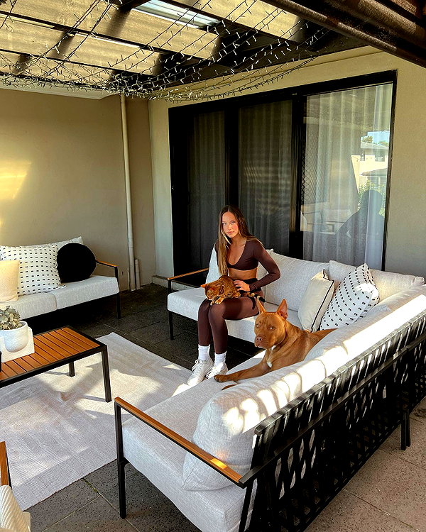 olivia.mathers instagram image archive image
