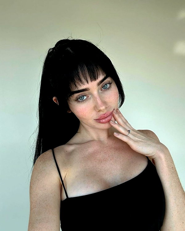 baddiesessence instagram image archive image