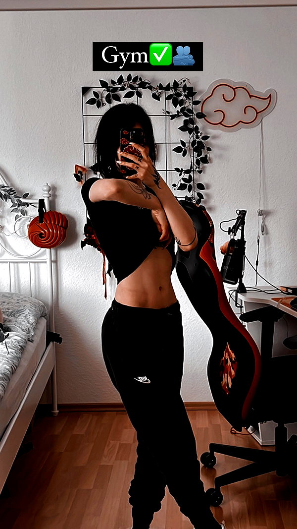 cata.leyah instagram image archive image
