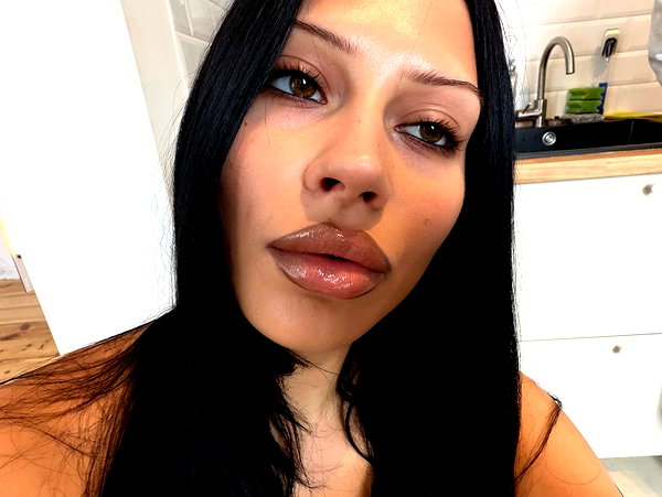 karolinaawasik instagram image archive image
