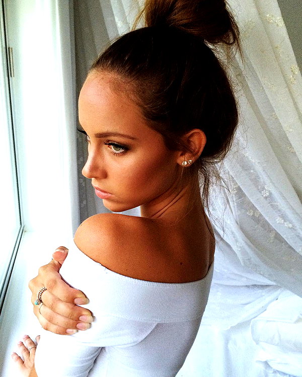 olivia.mathers instagram image archive image