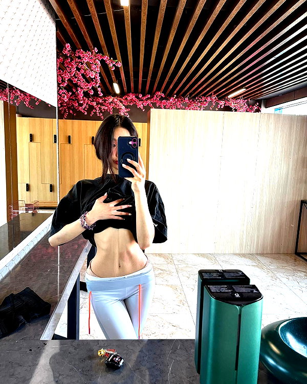 indra0102_ instagram image archive image