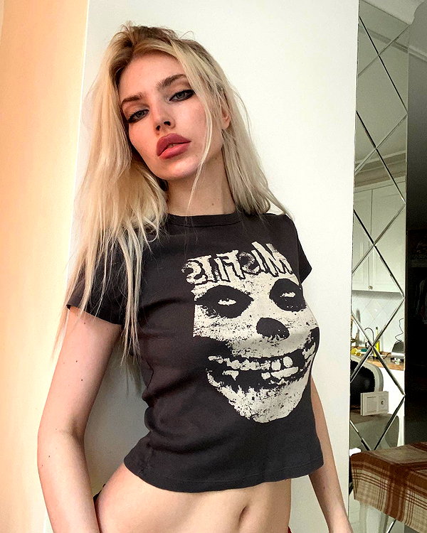 anya4everr instagram image archive image
