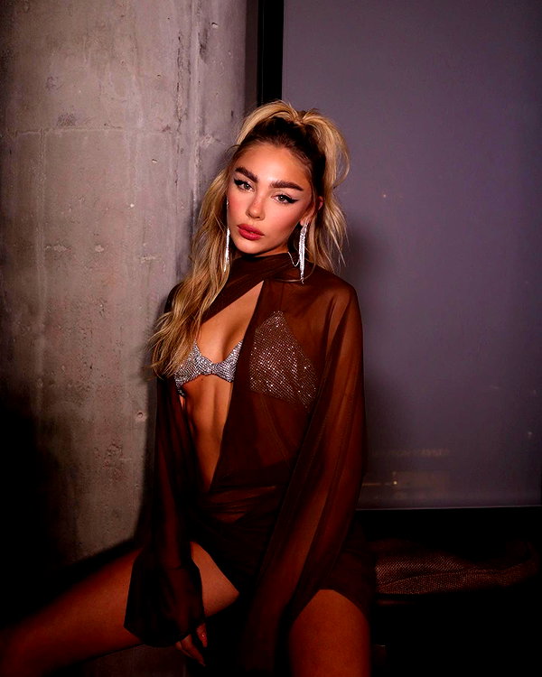 maya.keyy instagram image archive image
