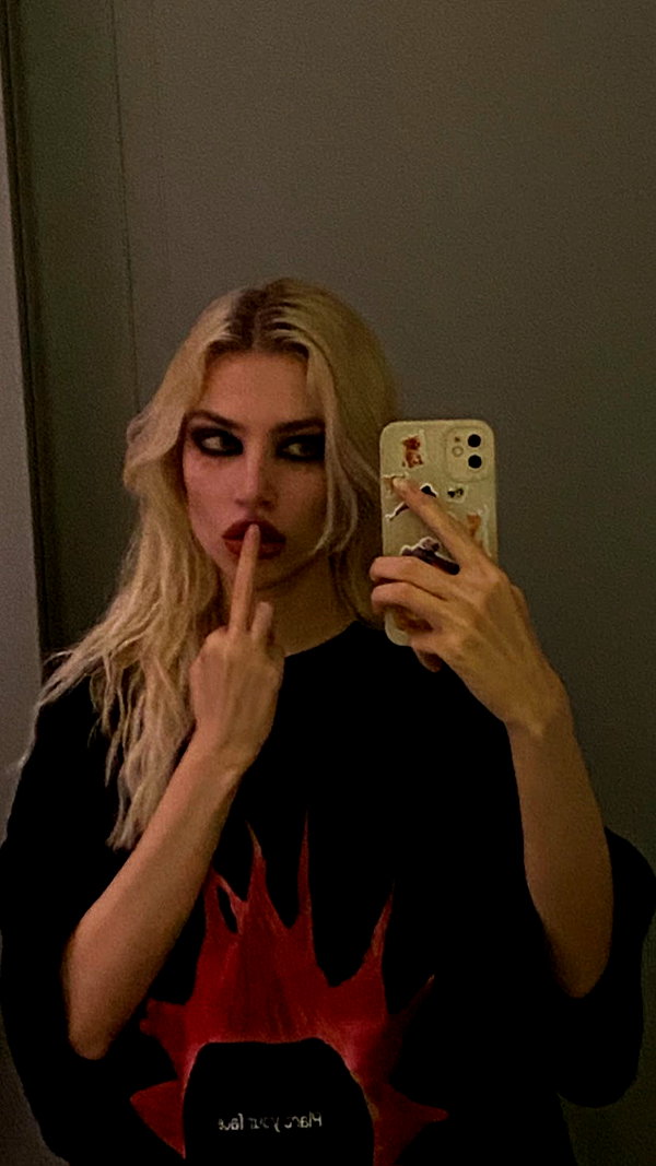 alien.hanna instagram image archive image