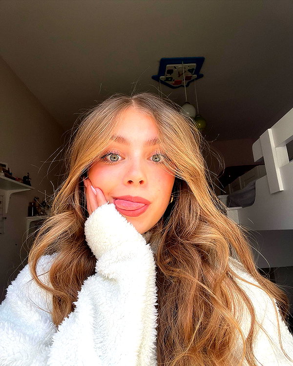 mishel_d_ instagram image archive image