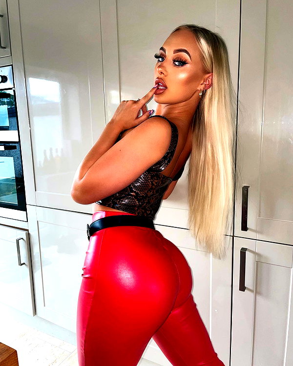 rhiannonbluee instagram image archive image