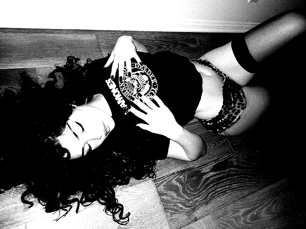 chica.niebla instagram image archive image