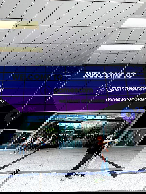 alexis.blond alexis.blond archive image