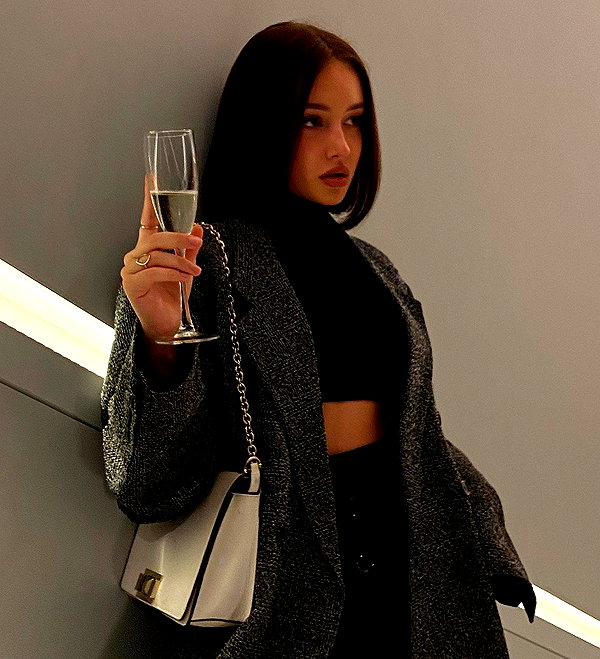 veroni22ka instagram image archive image