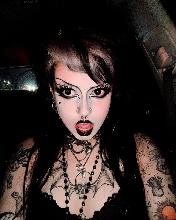 yeahimcaroline instagram image archive image