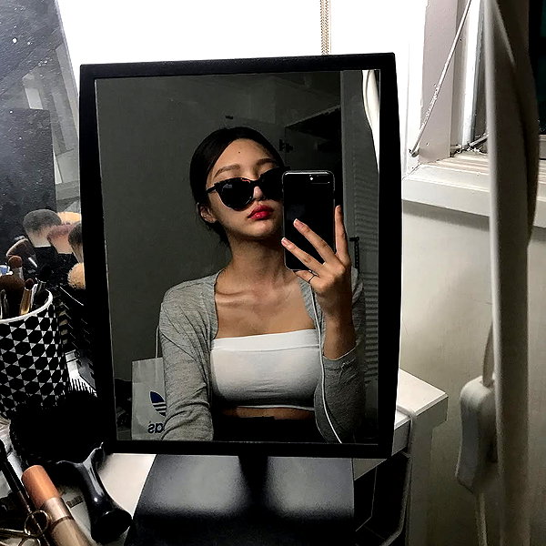 Archived image from @heroineseen on Instagram