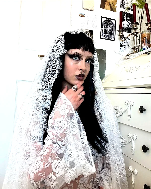 chica.niebla instagram image archive image