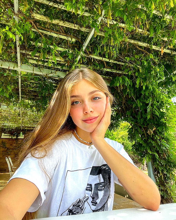 mishel_d_ instagram image archive image