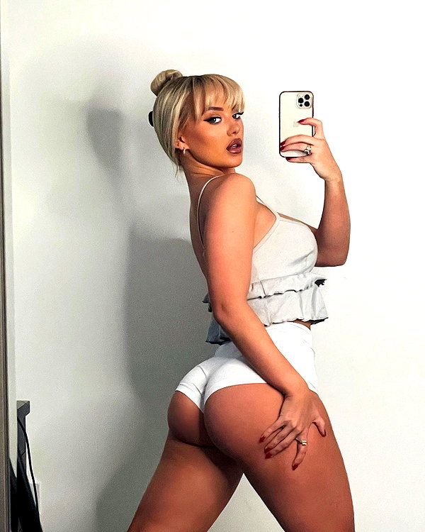 rhiannonbluee instagram image archive image
