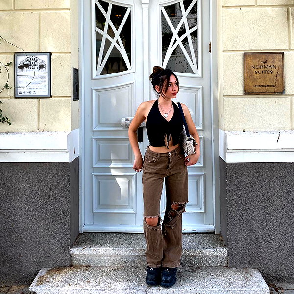 romi_henenson instagram image archive image
