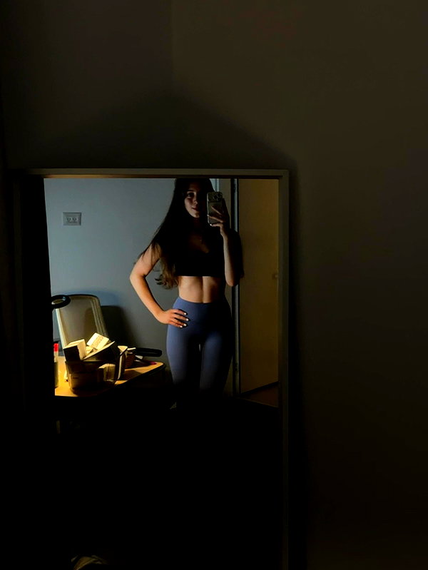 lia_ey99 instagram image archive image