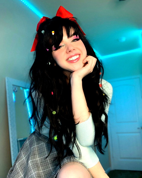 yeahimcaroline instagram image archive image