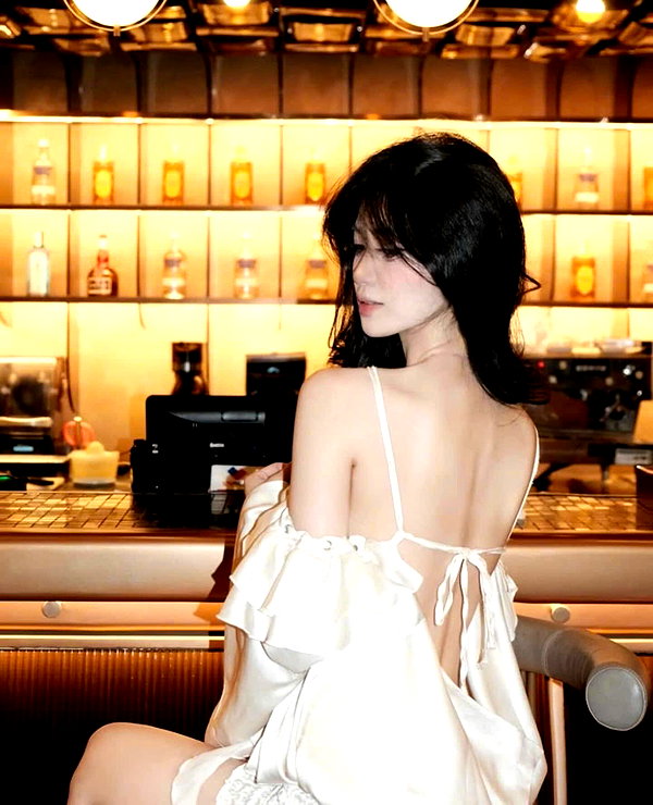 lyhythuedoxinh instagram image archive image