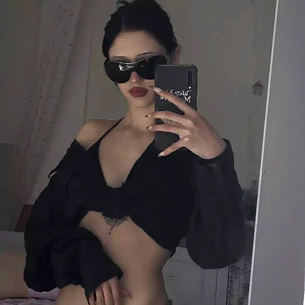 leyla.annemarie instagram image archive image