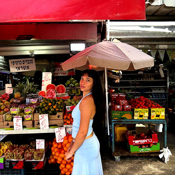 romi_henenson instagram image archive image