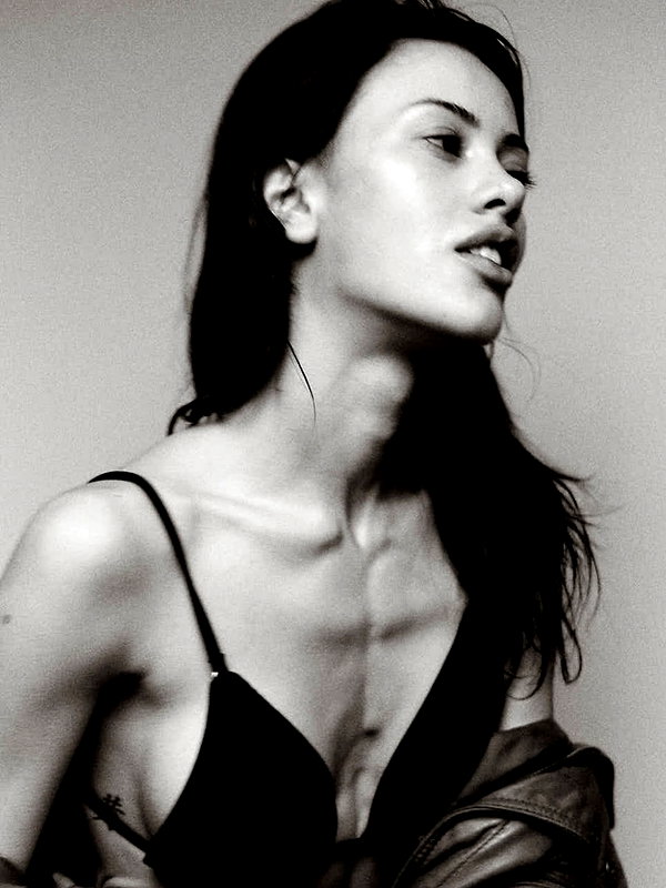 leonanaomii instagram image archive image