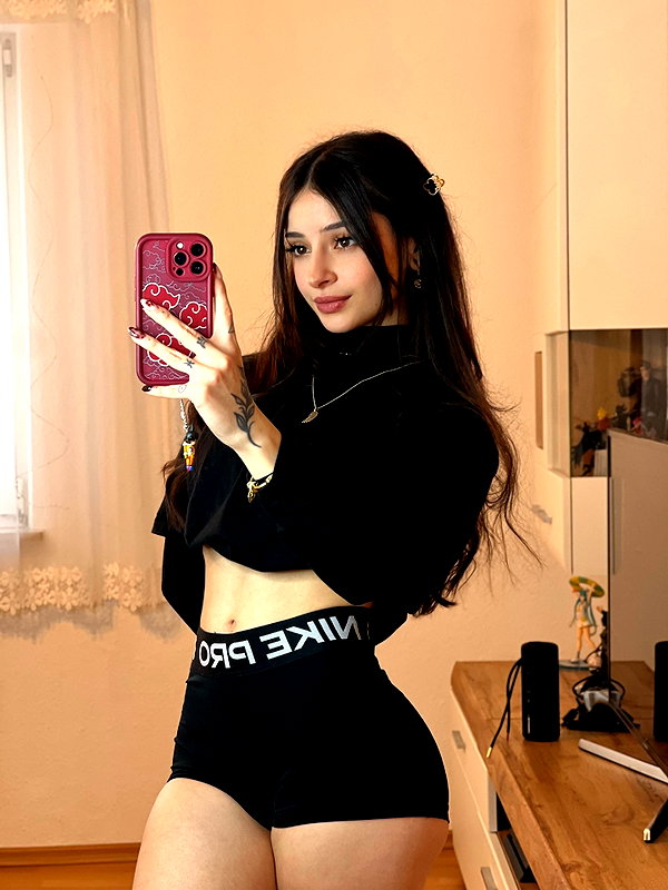 cata.leyah instagram image archive image
