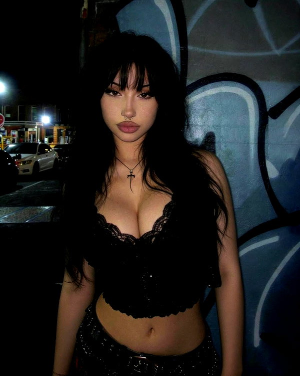 minavelez_ instagram image archive image