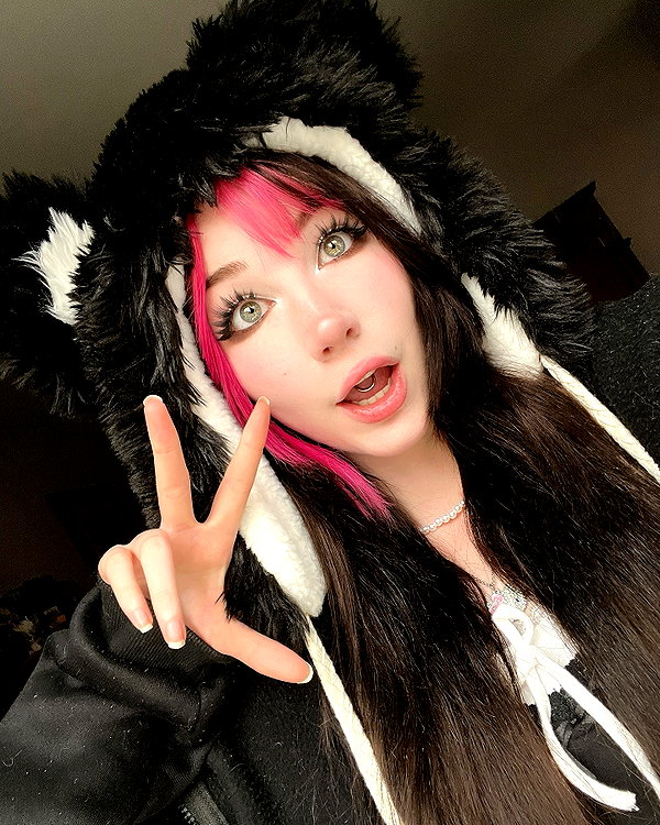danielle.mercedie instagram image archive image