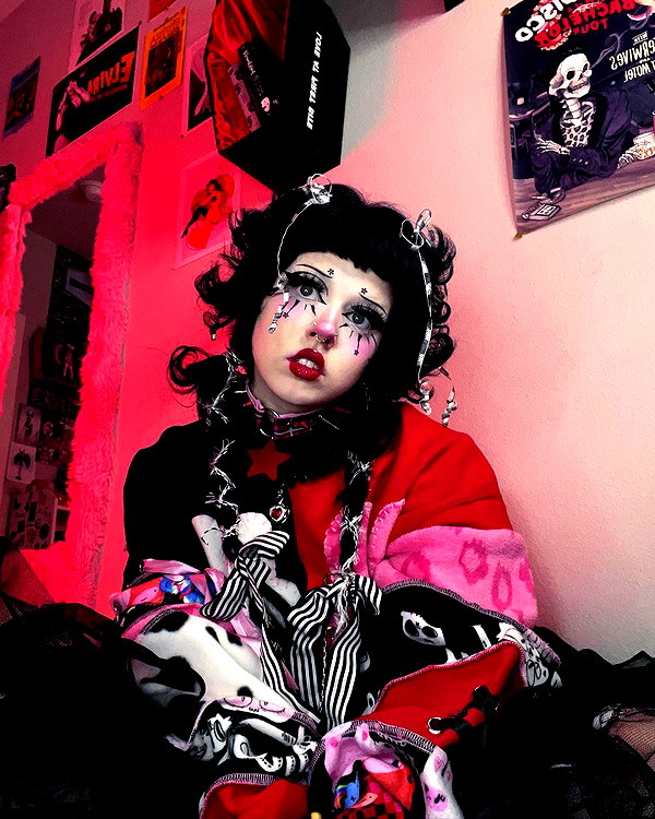 yeahimcaroline instagram image archive image