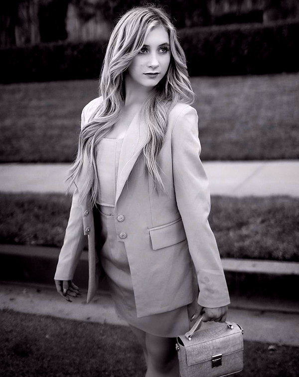 ellianawalmsley instagram image archive image