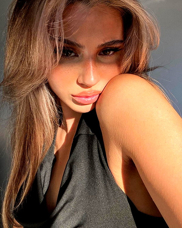 baddiesessence instagram image archive image