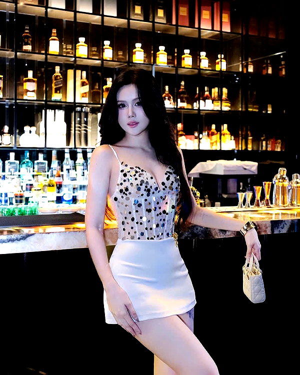 lyhythuedoxinh instagram image archive image
