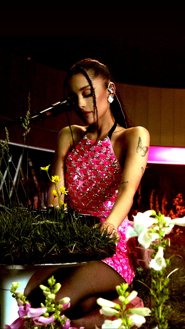 arianagrande instagram image archive image