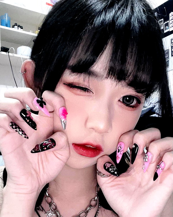 nixqq.425_ instagram image archive image