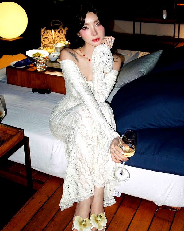 lyhythuedoxinh instagram image archive image